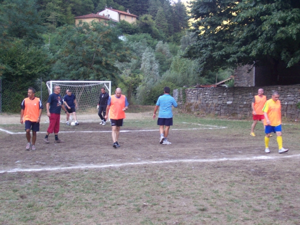  Image name: Calcio43.jpg 
 width: 601 pixel 
 height: 452 pixel 
 Size: 273900 bytes 
 Click to enlarge 